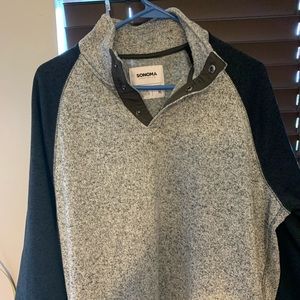 Men’s pullover   100% polyester. XL two toned blue/gray.